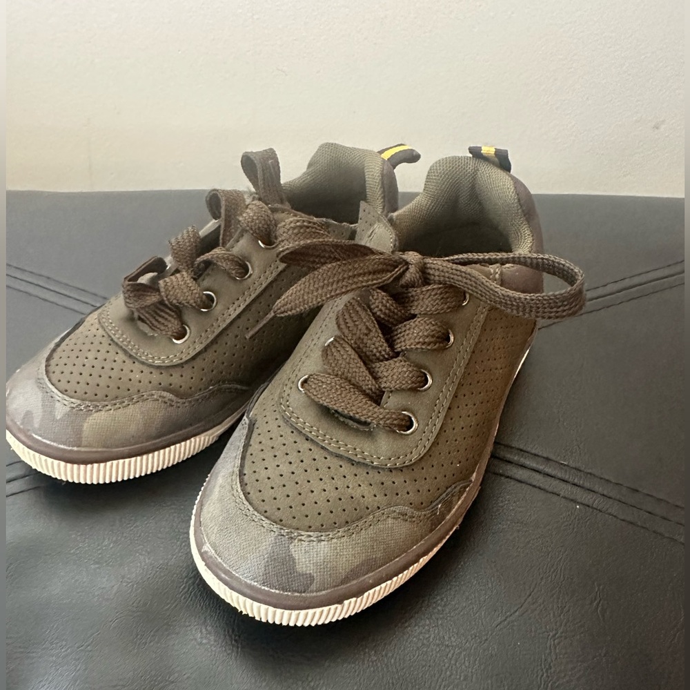 Hammerhead Green Camo Easy On Athletic Shoes Sneakers Baby Toddler Size 10